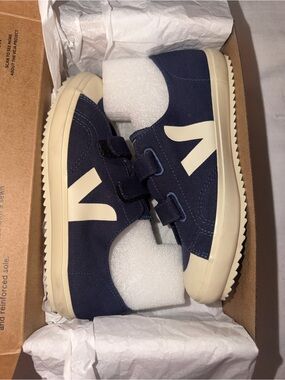 Veja Small Ollie CANVAS MARINE_PIERRE Kids Navy Canvas Sneakers w/Cream V Logo.